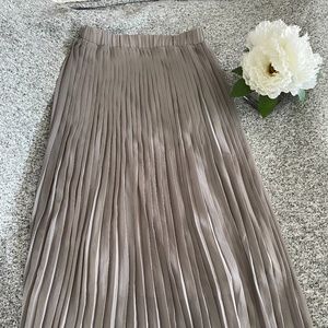 Gray Chiffon Pleated Skirt ( Large )